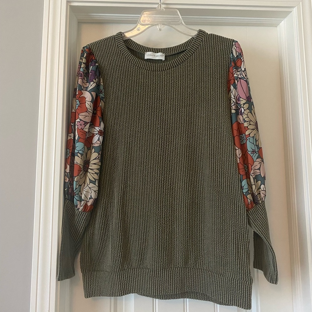 Olive floral sleeve top